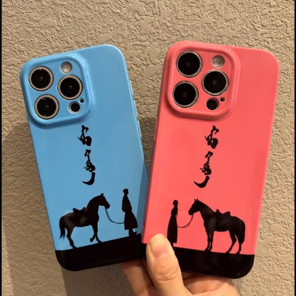 🇲🇳 Морь хөтөлсөн хосын зурагтай iPhone утасны кейс 🐎�